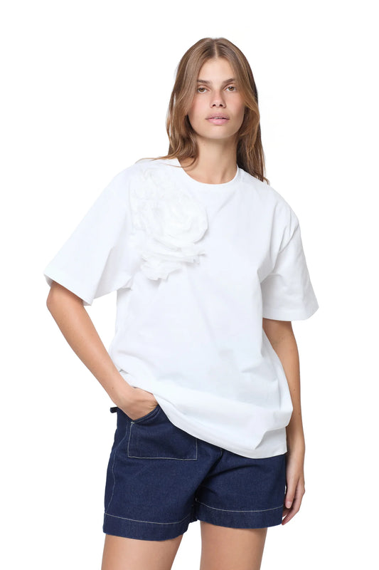 WHITE FLOWER APPLIQUE LOOSE T SHIRT