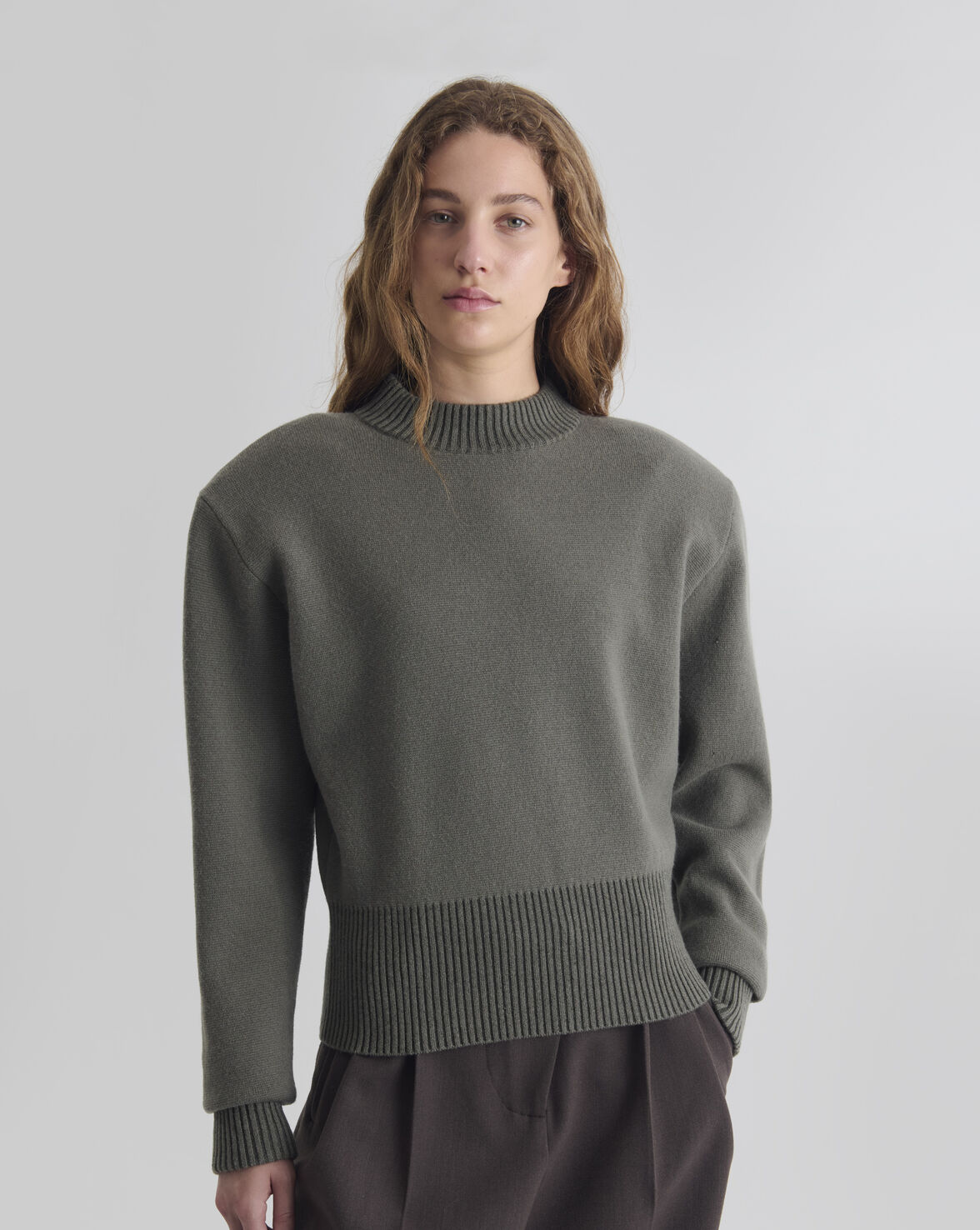 ROUND NECK SWEATER