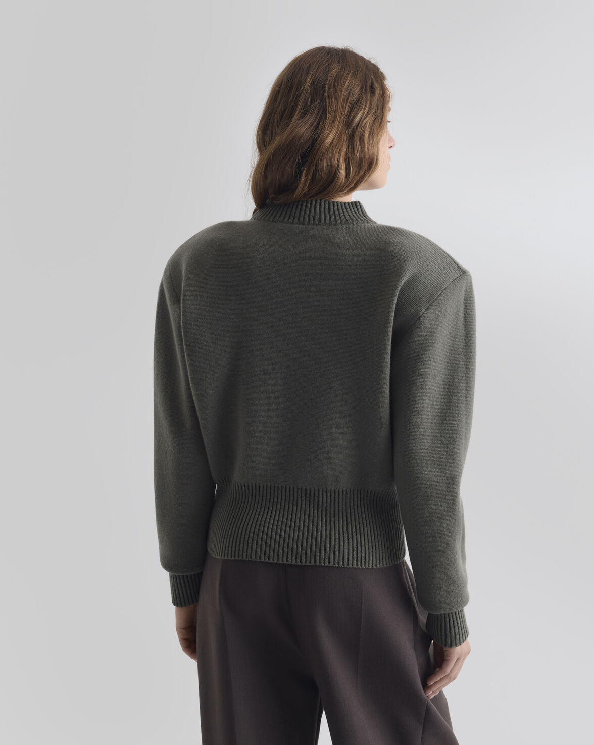 ROUND NECK SWEATER