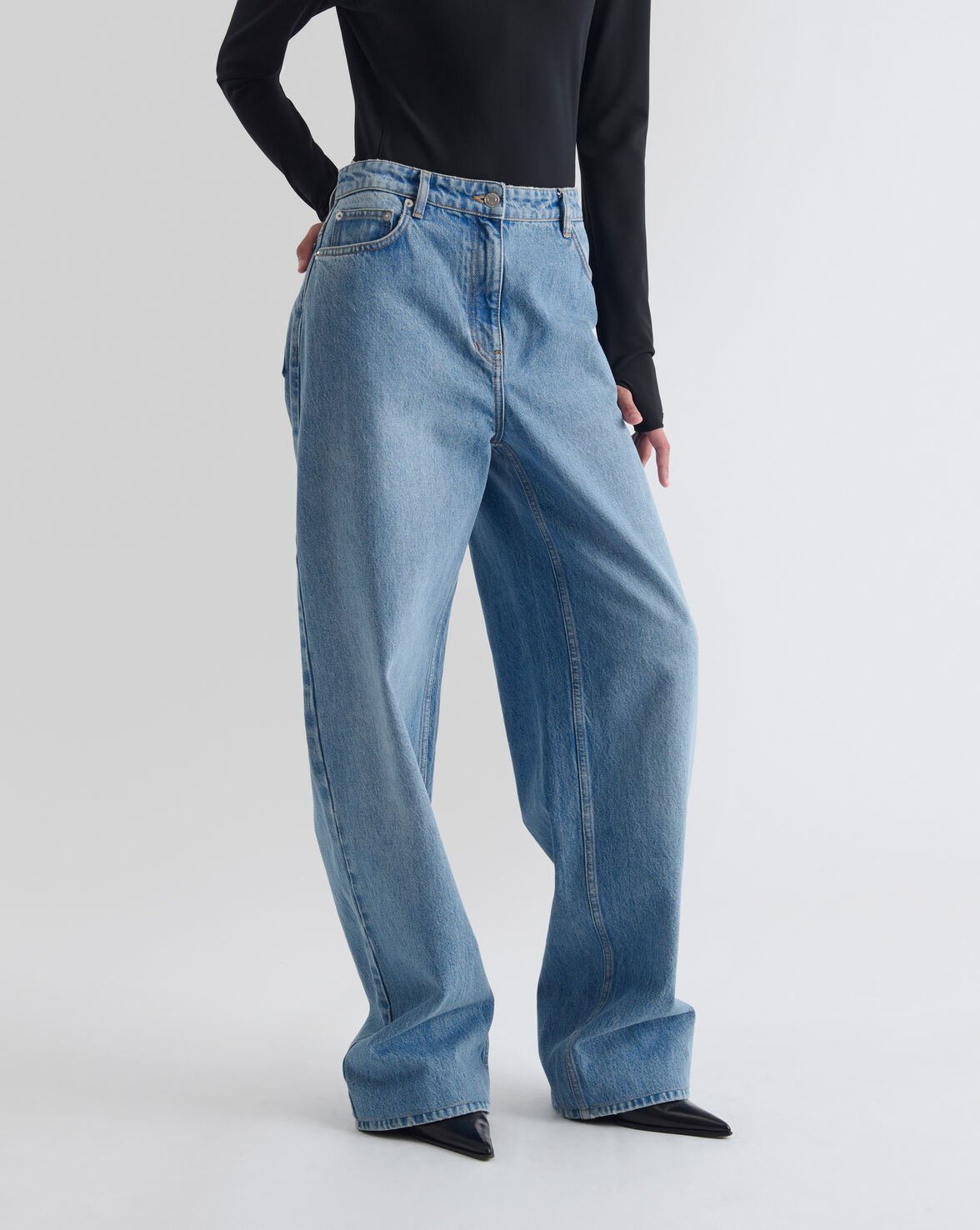 LARGE FIT JEANS