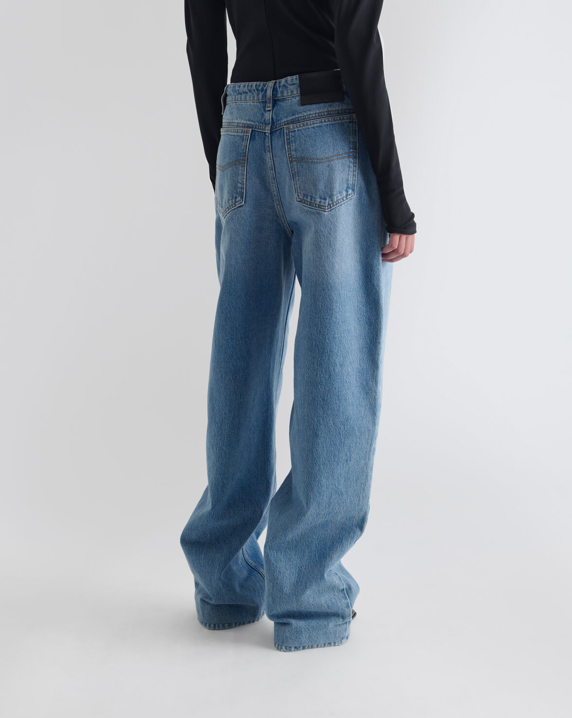 LARGE FIT JEANS