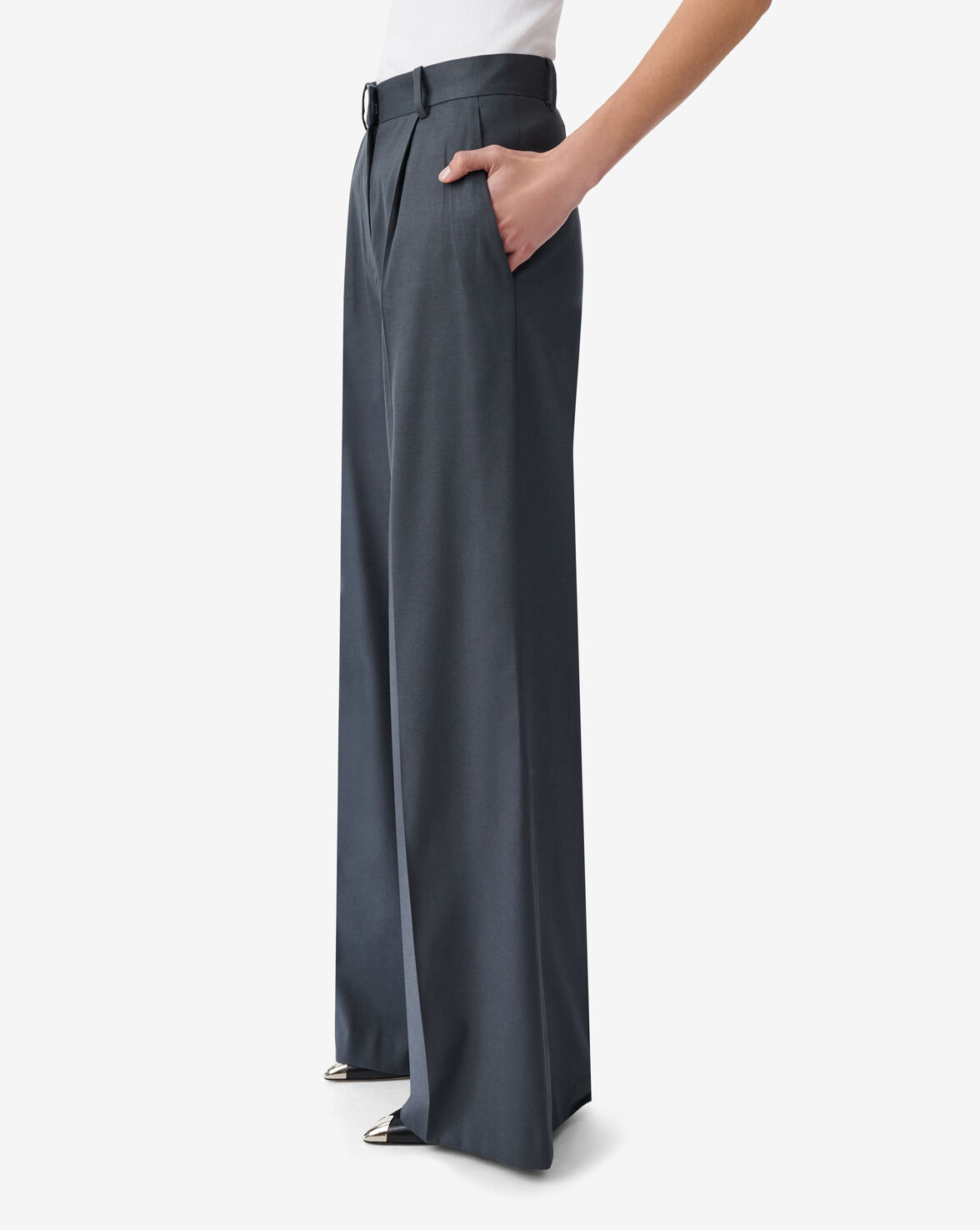 PANTS WITH PLEATS