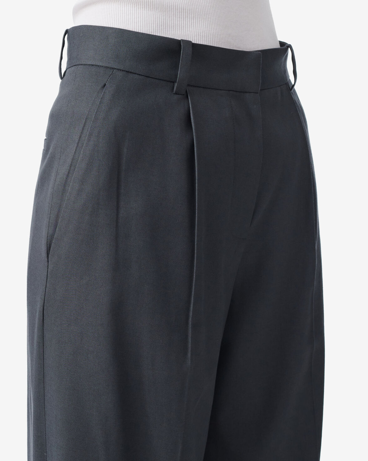 PANTS WITH PLEATS